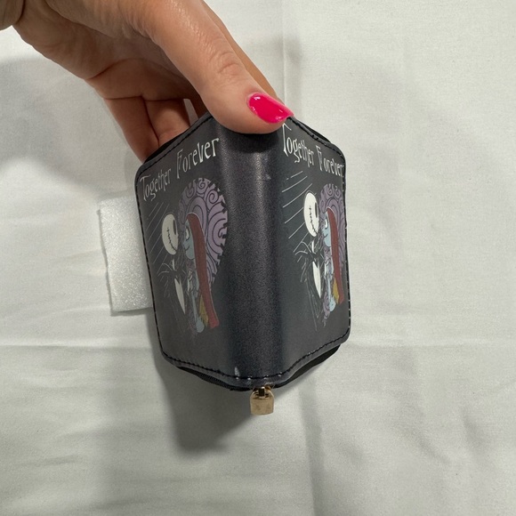 “NEW” THE NIGHTMARE BEFORE CHRISTMAS COIN AND ID PURSE WALLET. JACK AND SALLY - Picture 3 of 4